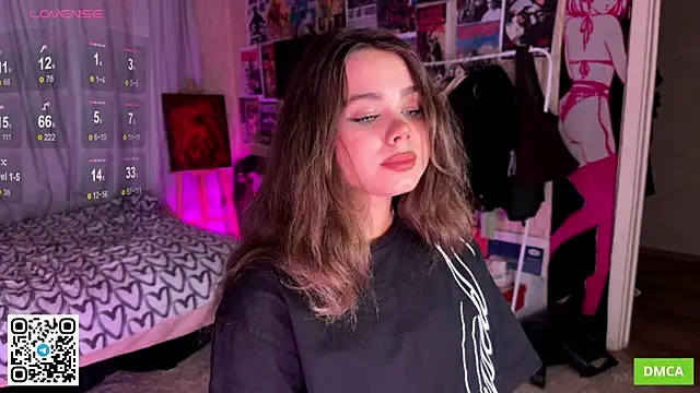 PinkiRay online show from October 8, 2025, 6:16 pm