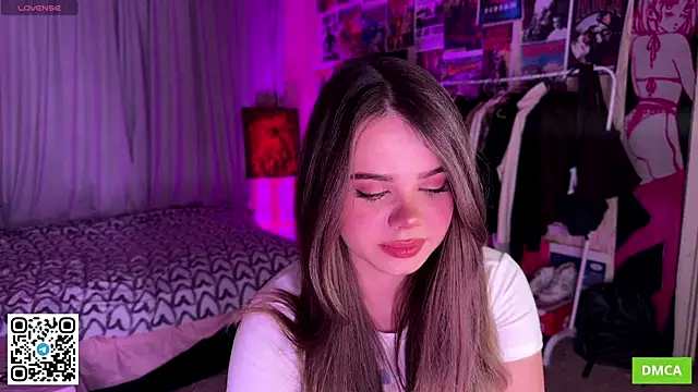 PinkiRay online show from October 19, 2025, 5:13 pm