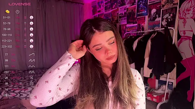 PinkiRay online show from October 24, 2025, 5:09 pm