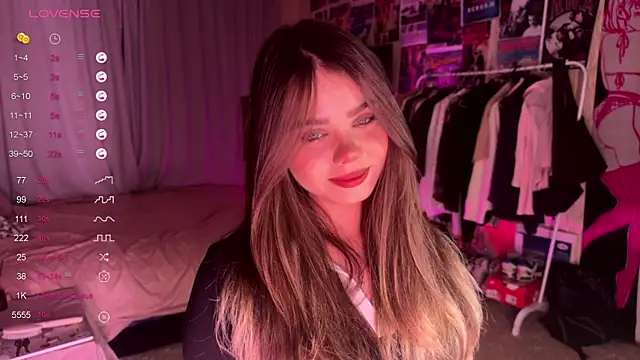 PinkiRay online show from October 26, 2025, 5:41 pm