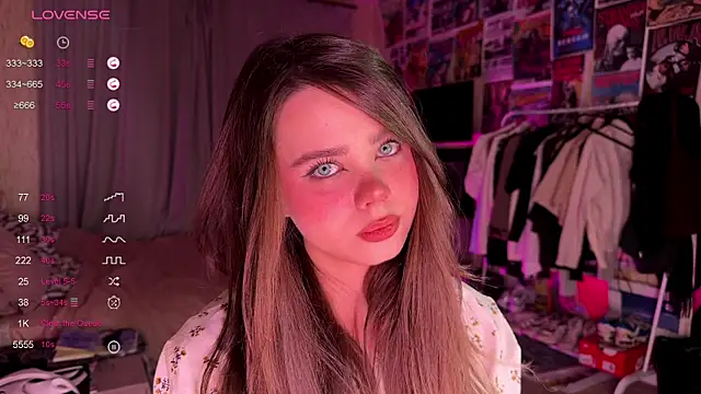 PinkiRay online show from November 2, 2025, 5:26 pm