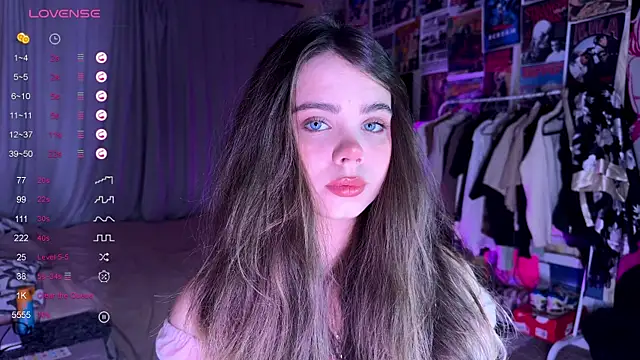 PinkiRay online show from November 5, 2025, 5:24 pm