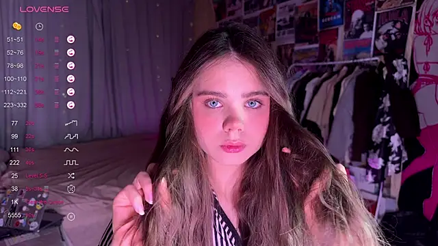 PinkiRay online show from November 7, 2025, 5:24 pm