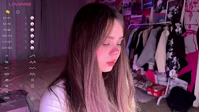 PinkiRay online show from November 8, 2025, 5:34 pm