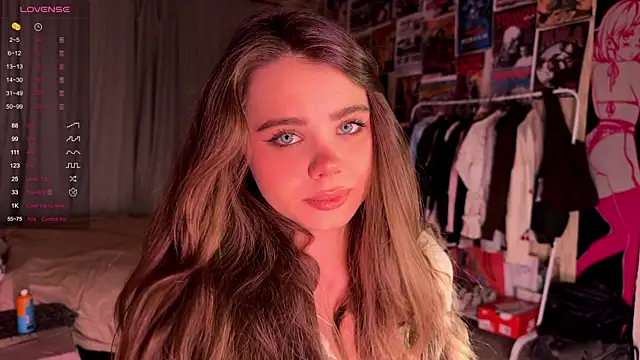 PinkiRay online show from November 12, 2025, 4:29 pm