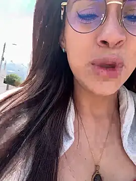 tifanyfever online show from October 19, 2025, 5:35 pm