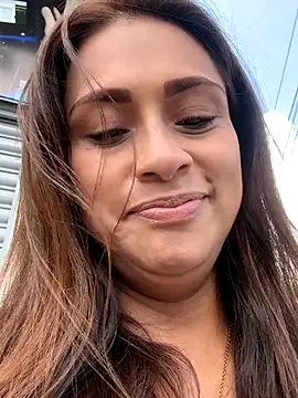 tifanyfever online show from October 22, 2025, 6:18 pm