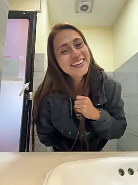 tifanyfever online show from November 6, 2025, 9:05 pm