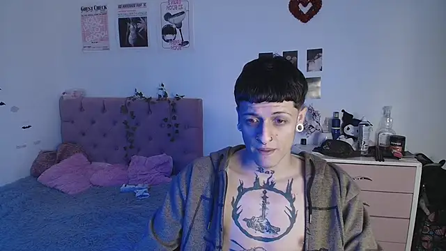 2cyboy  online show from September 11, 2025, 10:32 pm