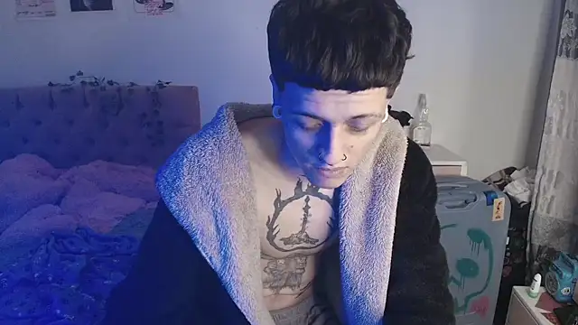 2cyboy  online show from September 12, 2025, 7:47 pm