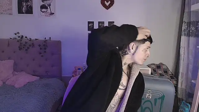 2cyboy  online show from September 16, 2025, 8:21 pm