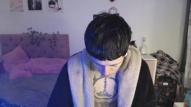 2cyboy  online show from September 17, 2025, 7:59 pm