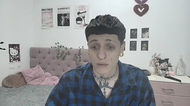 2cyboy  online show from September 18, 2025, 9:39 pm