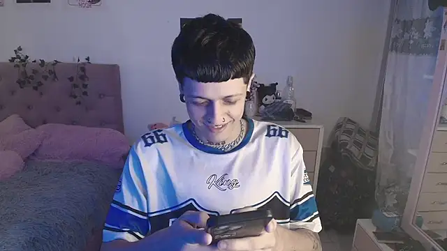 2cyboy  online show from September 27, 2025, 8:36 pm