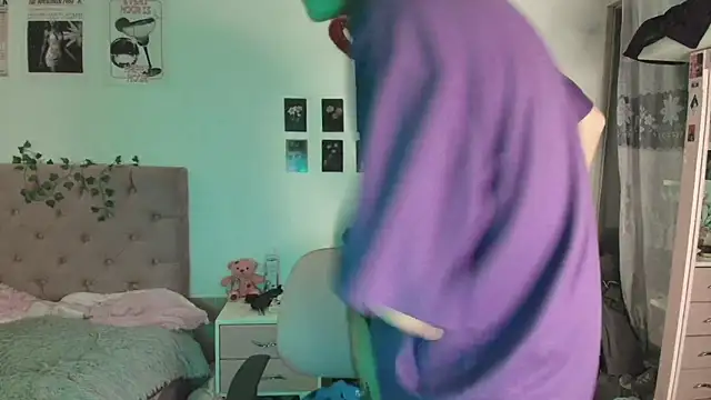 2cyboy  online show from September 29, 2025, 8:02 pm