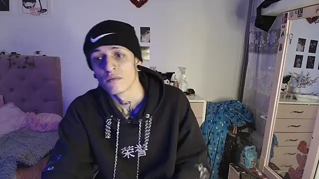 2cyboy  online show from October 8, 2025, 8:28 pm