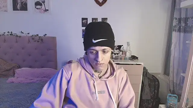 2cyboy  online show from October 13, 2025, 7:36 pm