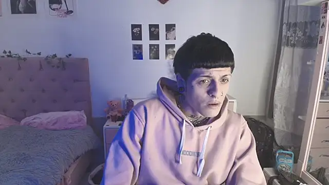 2cyboy  online show from October 14, 2025, 7:25 pm