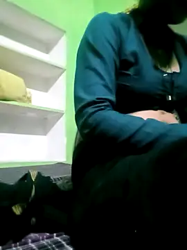 Hot tin74 online show from April 18, 2026, 7:07 pm