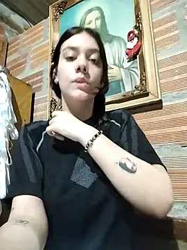 emmii cute online show from November 18, 2025, 11:15 pm