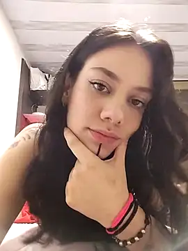 emmii cute online show from November 20, 2025, 2:01 am