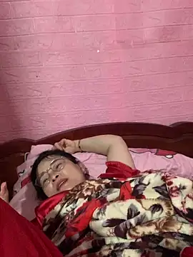 Star-sweet online show from October 13, 2025, 1:27 am