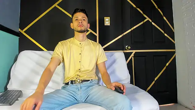 logan rogers  online show from September 19, 2025, 1:23 pm