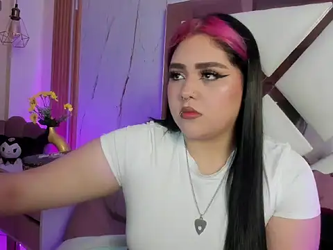 Snapshot of im_bunny__ chatting on February 9, 2026, 2:43 pm im bunny online show from February 9, 2026, 2:43 pm