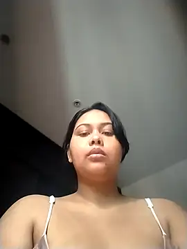 Snapshot of Alessandraa- chatting on April 4, 2026, 7:44 pm Alessandraa- online show from April 4, 2026, 7:44 pm