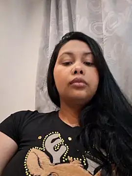 Snapshot of Alessandraa- chatting on April 17, 2026, 12:02 am Alessandraa- online show from April 17, 2026, 12:02 am