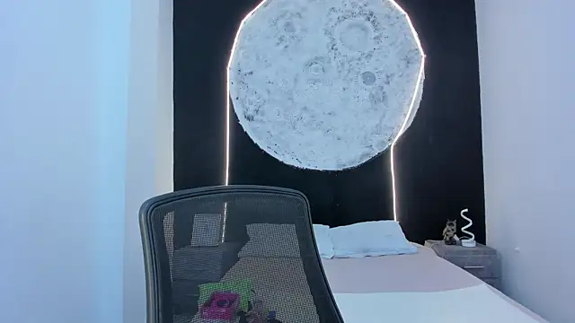 ScarletMoon1  online show from October 17, 2025, 8:33 pm