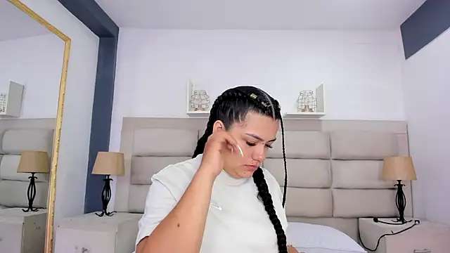 ScarletMoon1  online show from October 18, 2025, 12:06 pm