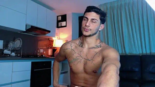 Snapshot of LeoCavalli_ chatting on October 9, 2025, 4:38 pm LeoCavalli online show from October 9, 2025, 4:38 pm