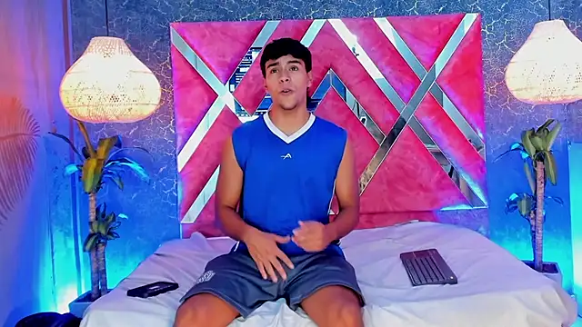 Snapshot of CHR58_ chatting on September 9, 2025, 11:37 pm CHR58 online show from September 9, 2025, 11:37 pm