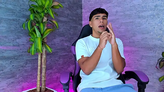 Snapshot of CHR58_ chatting on September 10, 2025, 11:27 pm CHR58 online show from September 10, 2025, 11:27 pm