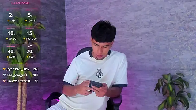 Snapshot of CHR58_ chatting on September 15, 2025, 12:49 pm CHR58 online show from September 15, 2025, 12:49 pm