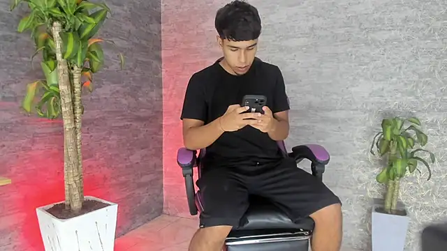 Snapshot of CHR58_ chatting on September 22, 2025, 12:56 am CHR58 online show from September 22, 2025, 12:56 am