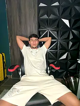 Snapshot of CHR58_ chatting on October 23, 2025, 12:43 am CHR58 online show from October 23, 2025, 12:43 am