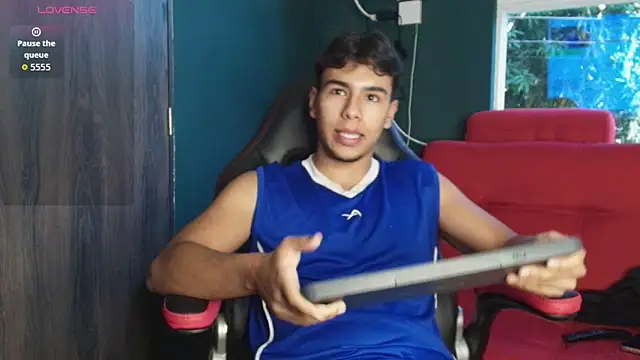 Snapshot of CHR58_ chatting on October 31, 2025, 7:48 pm CHR58 online show from October 31, 2025, 7:48 pm