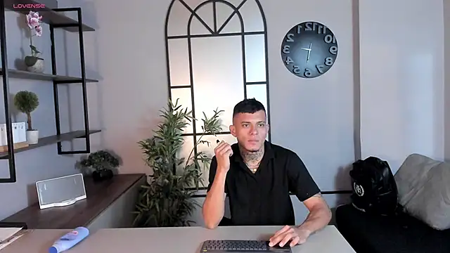 MrJustin  online show from October 8, 2025, 8:17 pm