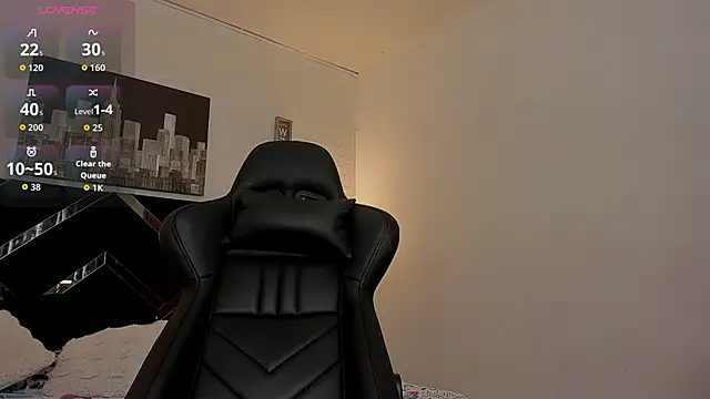 iamCharlotte19 online show from October 6, 2025, 7:44 pm