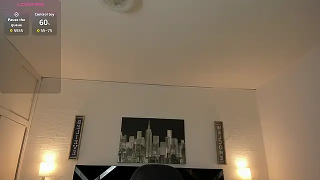 iamCharlotte19 online show from November 6, 2025, 2:40 pm