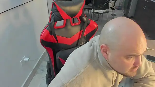 ElianCrow online show from November 28, 2025, 9:50 pm