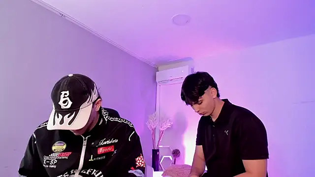 Handsomeboyss19 online show from June 20, 2026, 1:03 pm