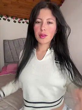 Mia salinass online show from September 17, 2025, 5:25 pm