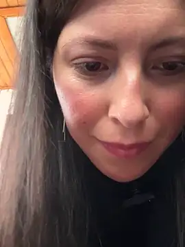 Mia salinass online show from November 10, 2025, 4:17 pm