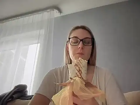 NikexPretty online show from November 25, 2025, 8:47 am