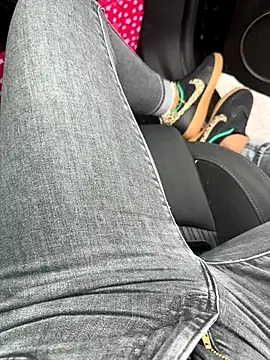 BabyLeopard online show from October 13, 2025, 10:37 am