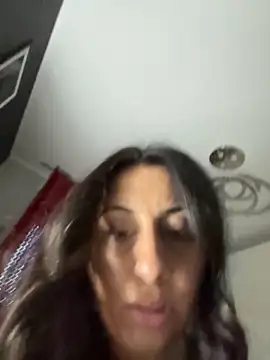 BabyLeopard online show from November 5, 2025, 3:12 pm