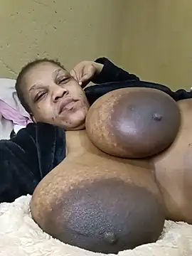 Snapshot of HappygalTheQueen chatting on July 5, 2026, 5:42 pm HappygalTheQueen online show from July 5, 2026, 5:42 pm
